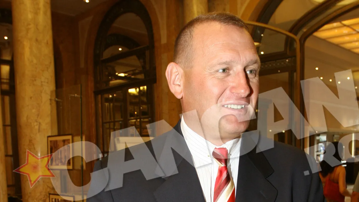 Viorel Catarama nu s-a dat de trei ori peste cap, dar a intinerit brusc, dupa liftinguri. Sotia Adina Alberts l-a operat?