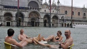 Romantica Veneţie se scufundă, dar oamenii se comportă normal! Imagini incredibile cu turiştii aflaţi în vacanţă în aceste momente