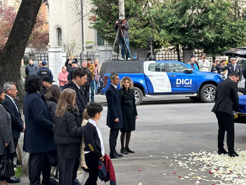 Răzvan Lucescu, împietrit de durere la înmormântarea lui Il Luce. Cine i-a stat alături, la fiecare pas