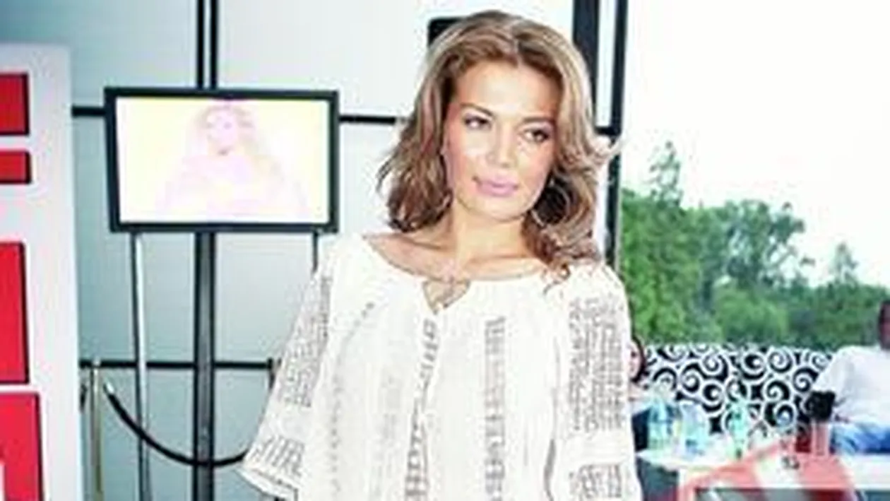 Gina Pistol s-a mutat la mama ei