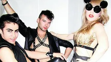 Corina, Edi si Bogdan s-au pozat in buda