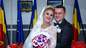 Băse şi Udrea n-au dat ”plicul”, însă… Am aflat cât au strâns mirii la ”nunta cu 7.000 de invitaţi”. Suma e halucinantă!