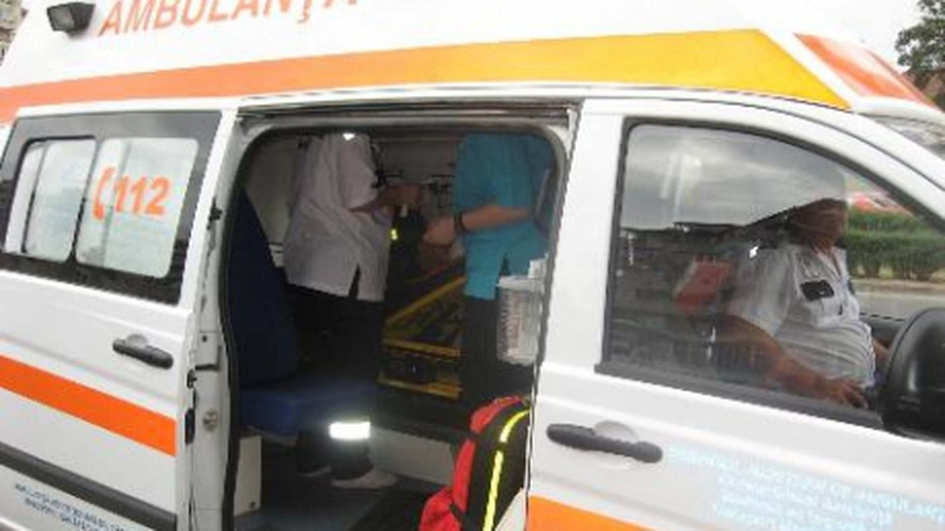 Grav accident la Baia Mare! Doi oameni au murit după ce o maşină a intrat într-un stâlp