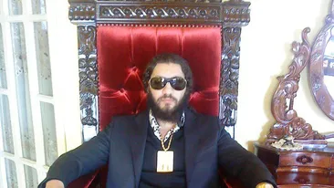 Un interlop a bagat groaza in directoarea unui liceu din Craiova! A atacat-o in birou si a vrut sa o stringa de gat!