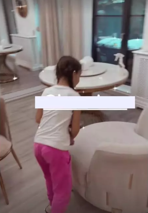 Bianca Drăgușanu locuiește într-un apartament luxos/ Sursa foto: Instagram