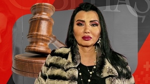 Protest în faţa Tribunalului! Adriana Bahmuţeanu vrea să îşi recupereze băieții şi s-a aliat cu fosta soţie a primului soţ în luptă! Nu se dă bătută!