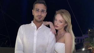 Iubita „Escrocului de pe Tinder”, dezvăluiri surprinzătoare! Tânăra a povestit ce s-a întâmplat după ce povestea bărbatului a ajuns virală 