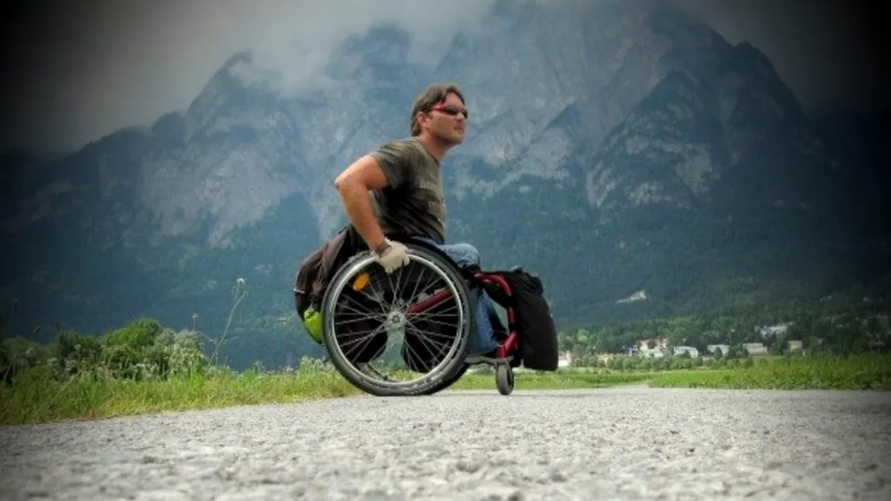 A murit Vasile Stoica, maratonistul român care a străbătut lumea în scaun cu rotile. Avea 49 de ani