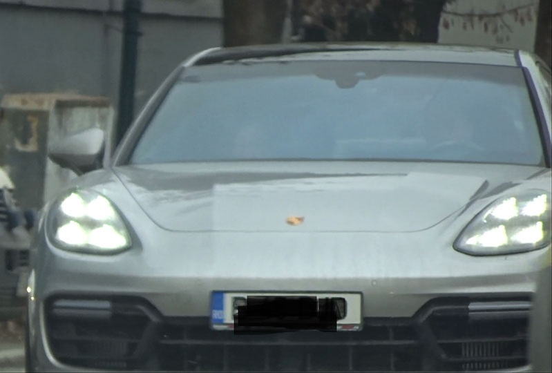 Alexandru Vlădescu conduce un un Porsche Panamera Turbo de lux