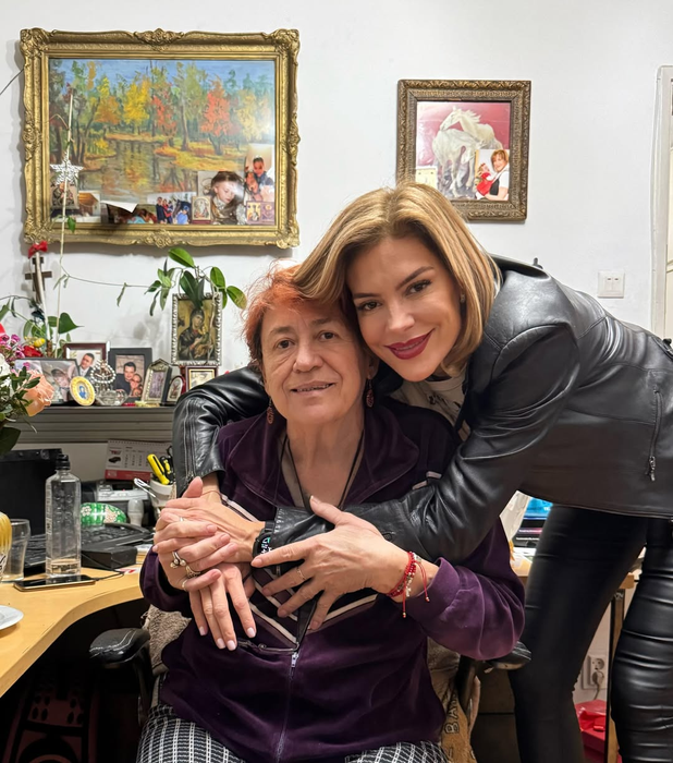 Roxana Ciuhulescu, mesaj sfâșietor după ce și-a înmormântat mama: ”A fost cea mai dureroasă săptămână din viața mea”