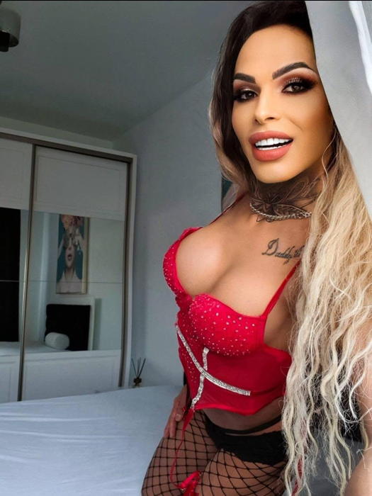 Delia Rexha îl dă în judecată pe David Pușcaș/ Foto: Facebook