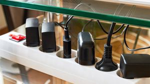 TOP 7 - Electrocasnicele din apartament care consumă cel mai mult curent. Din cauza lor ai factura mare la curent