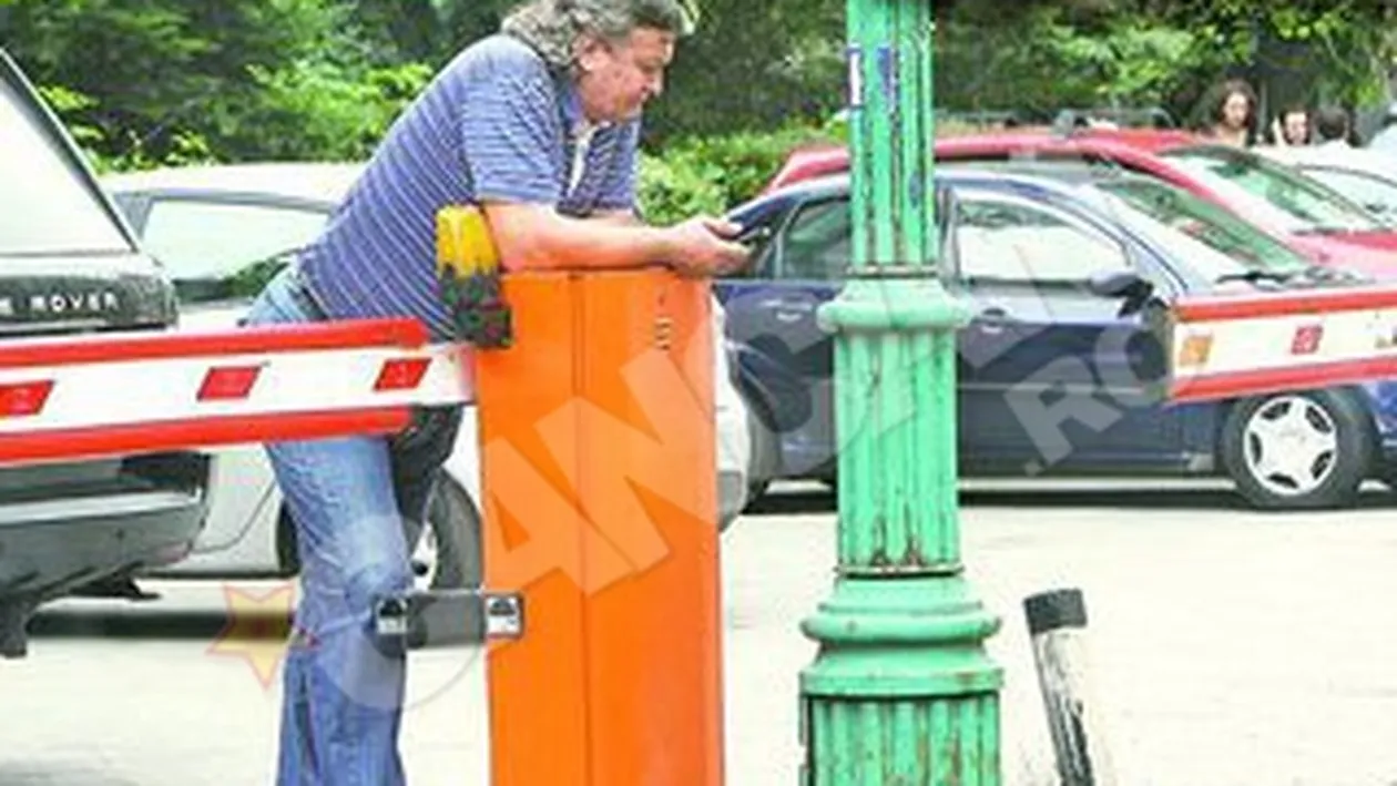 Lupu umbla cu sarpele in picioare