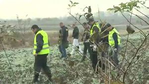 Fragmente osoase, aparent umane, descoperite pe un câmp de la marginea Bucureștiului. Ce lucruri au găsit criminaliștii când au ajuns la fața locului