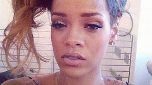 Rihanna şi-a înnebunit admiratorii! Uite imaginile provocatoare prin care şi-a năucit fanii! Îţi place cum arată?