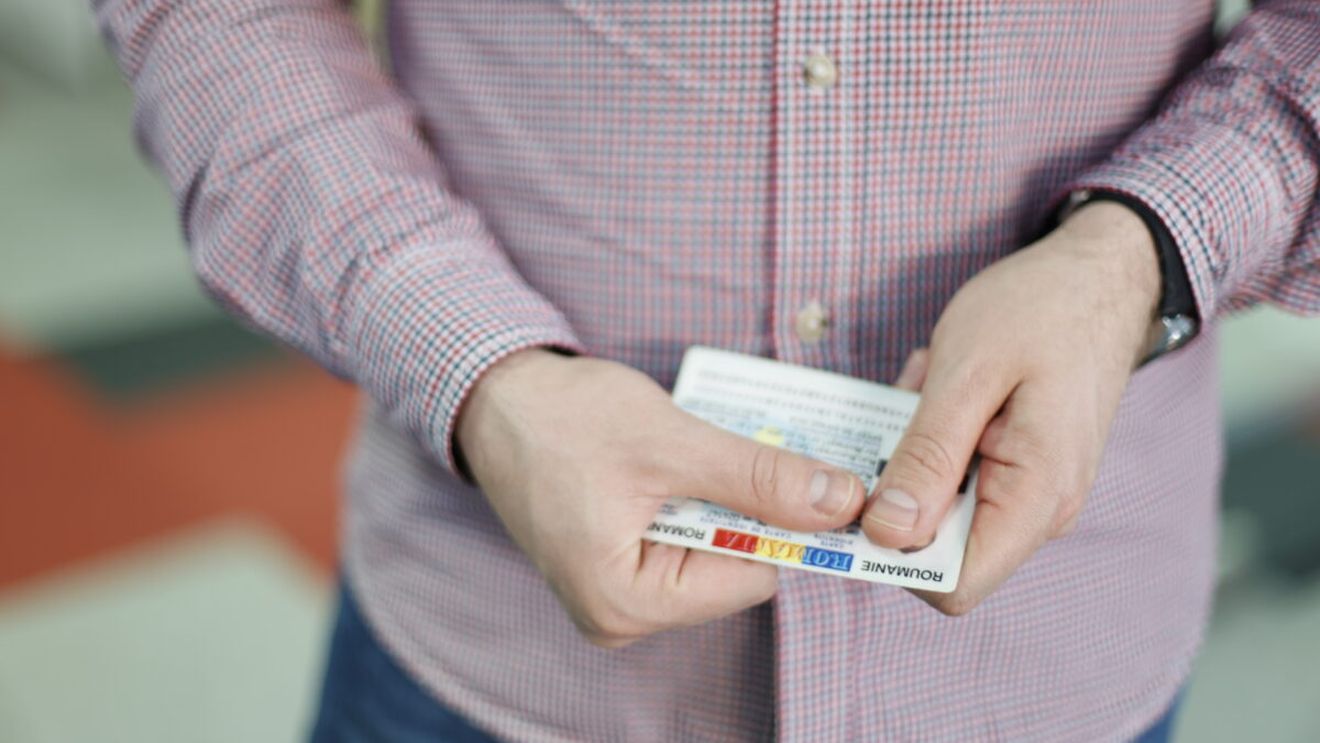 Actele de care ai nevoie pentru a-ți schimba buletinul expirat în 2023. Ce taxe ai de achitat