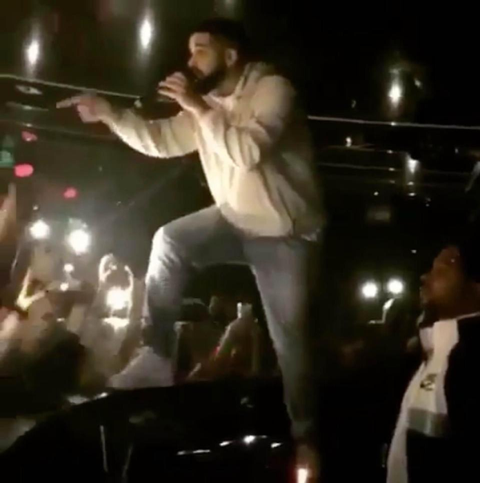 Drake a oprit un concert pentru a-şi certa unul dintre fani! Ce făcea bărbatul de i-a atras atenţia celebrului artist: „Dacă nu te potoleşti…”