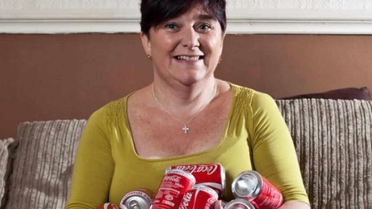 E dependentă de COCA COLA si bea câte 300 de cutii pe lună! Cum arată femeia care nu simte nevoia să bea niciun strop de apă