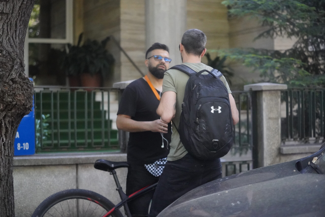 Edi Stancu s-a întâlnit cu un prieten (Foto: CANCAN.RO)