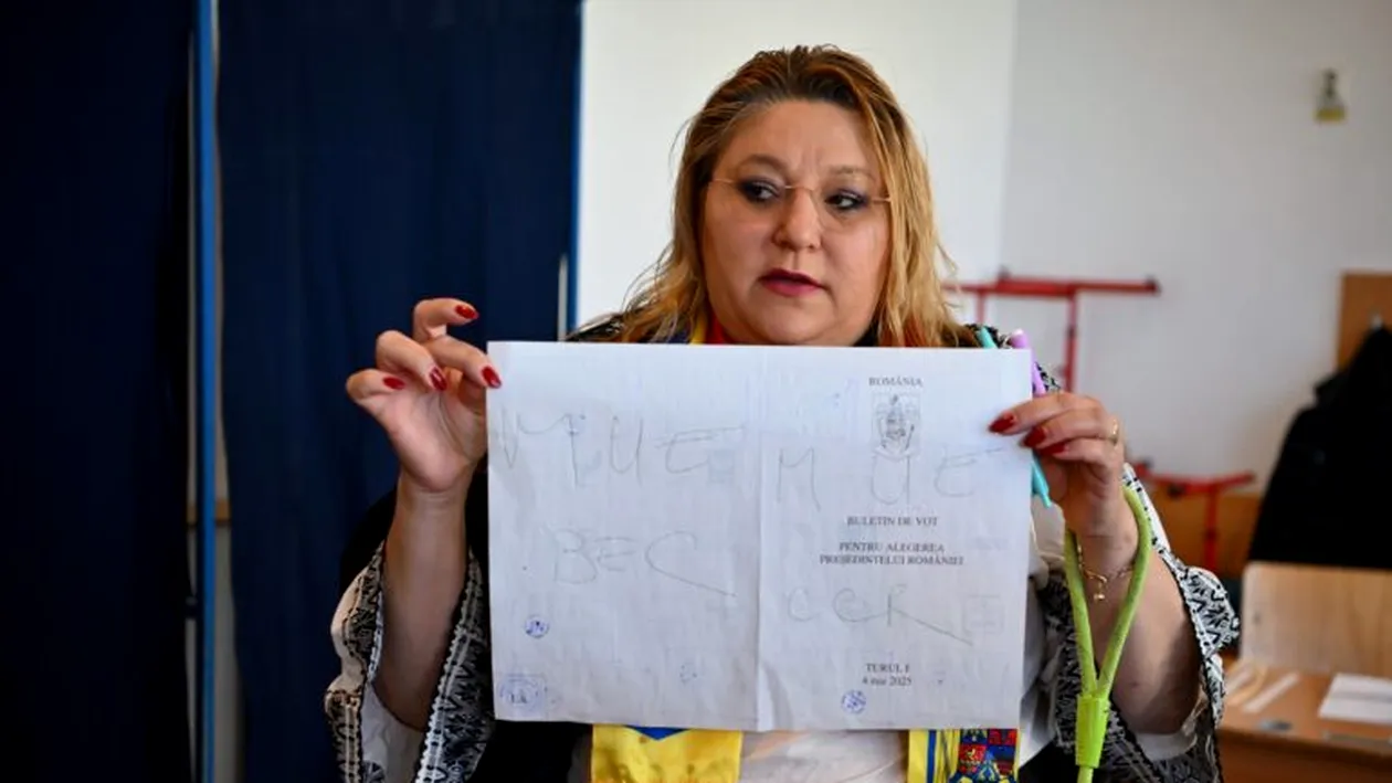 Diana Șoșoacă a făcut circ în secția de votare! Poliția a intervenit: Puteți să-mi dați amendă