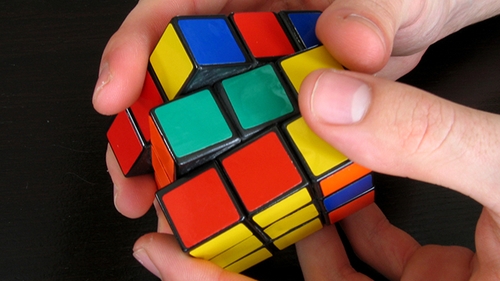 CUBUL RUBIK GOOGLE DOODLE. 40 de ani de la inventia CUBULUI RUBIK