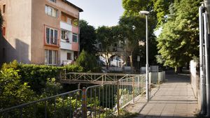 Cine primește amendă dacă spațiul din jurul blocului nu este întreținut. Regulile pentru asociațiile de proprietari