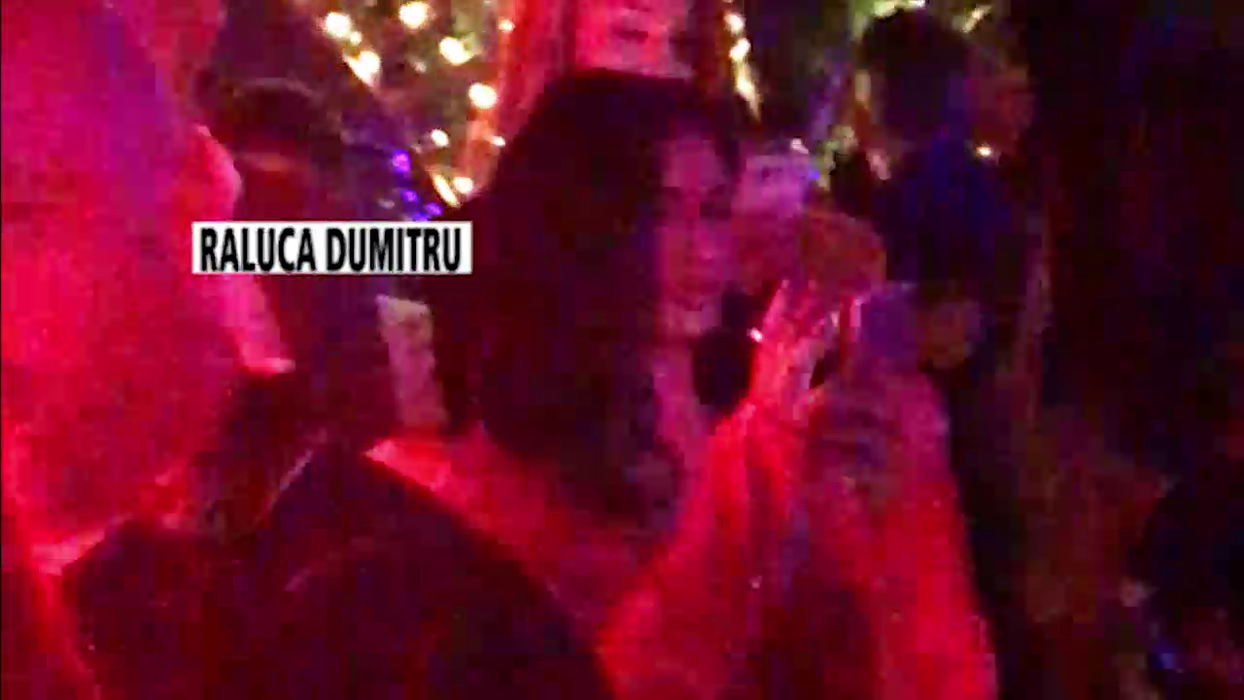 Prezentatorul TV a flirtat o noapte întreagă în Nuba cu colega lui, Raluca Dumitru