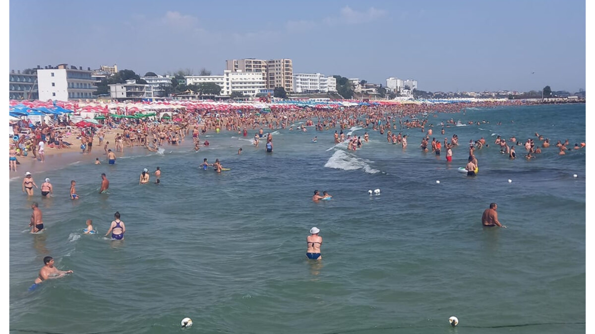 Ce vor păți turiștii care intră în mare când este arborat steagul roșu. Propunerea lui Raed Arafat