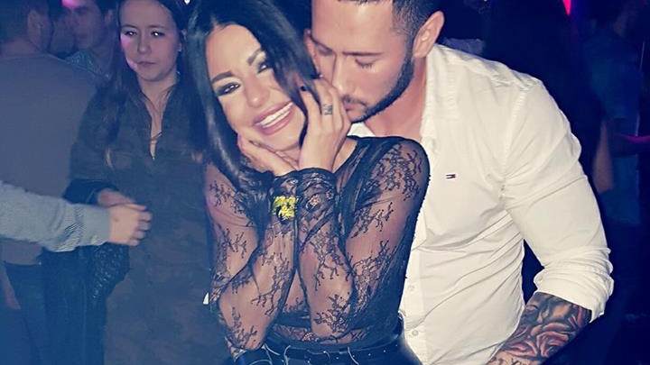 ANA MARIA MOCANU a fost foarte cuminte în acest an şi a arătat tuturor ce a primit de la Moş Nicolae!