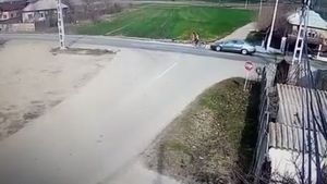 Scene halucinante. Un șofer din Olt a lovit intenţionat o minoră cu maşina | VIDEO