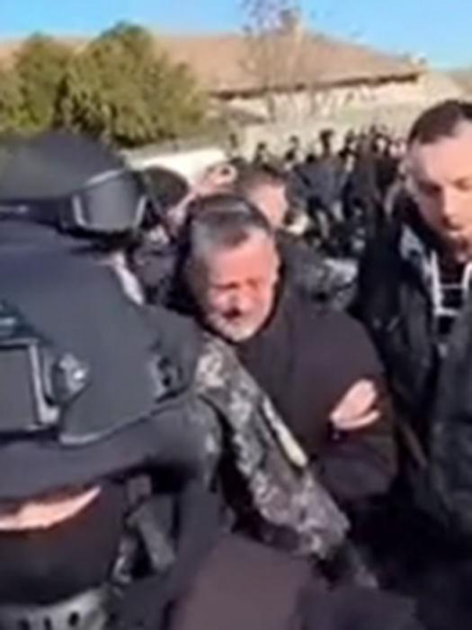 Gestul emoționant făcut de un polițist la înmormântarea lui Mario Berinde. Imagine sfâșietoare
