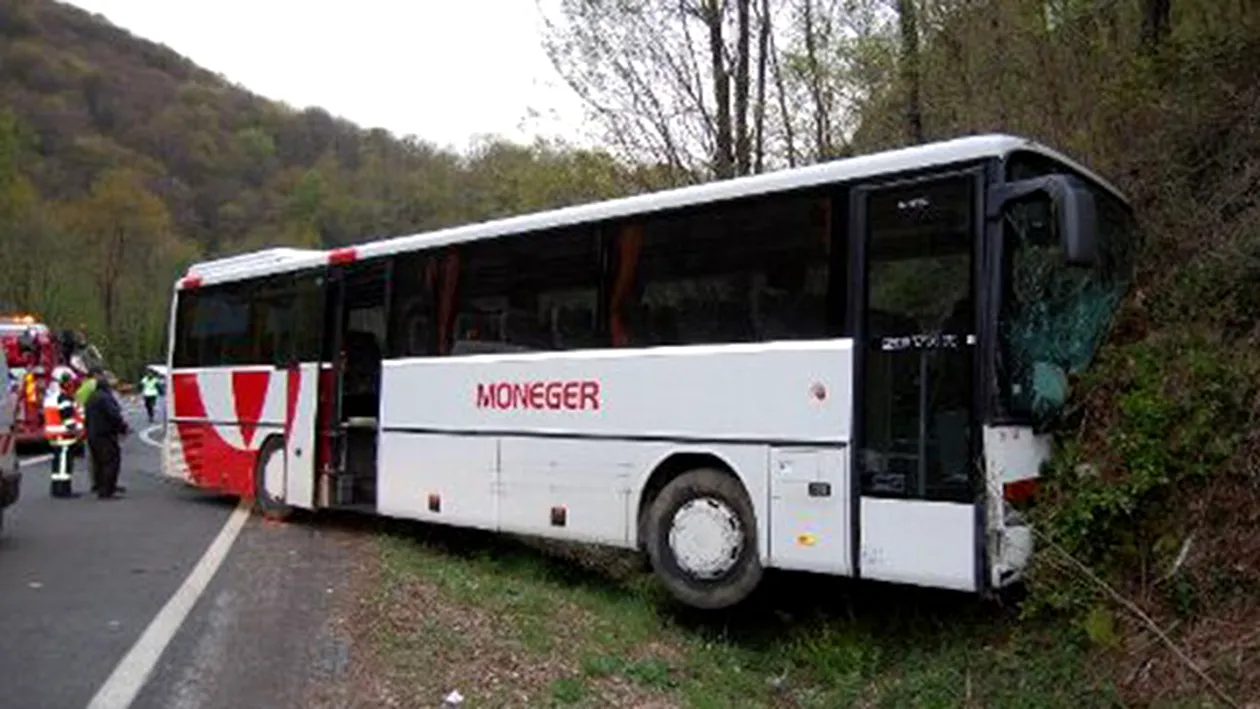 ULTIMA ORA! Un autocar cu 46 de pasageri s-a rasturnat pe DN1! Noua persoane au fost ranite