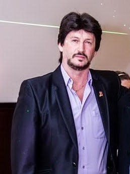 FOTO. Lacrimi și durere. Romeo Tâlmaciu a fost înmormântat. Soția regretatului profesor a leșinat!