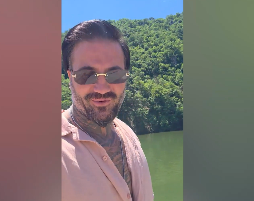 Marcel de la Insula iubirii, gafă de zile mari! Unde a crezut că este când s-a filmat lângă statuia lui Decebal/ sursă foto: captură video TikTok