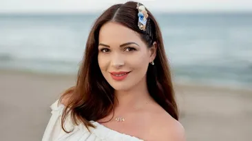 Deea Maxer, foc și pară pe fanii săi din mediul online: „Îmi etalez celulita acumulată în timp, pielea lăsată...”. FOTO