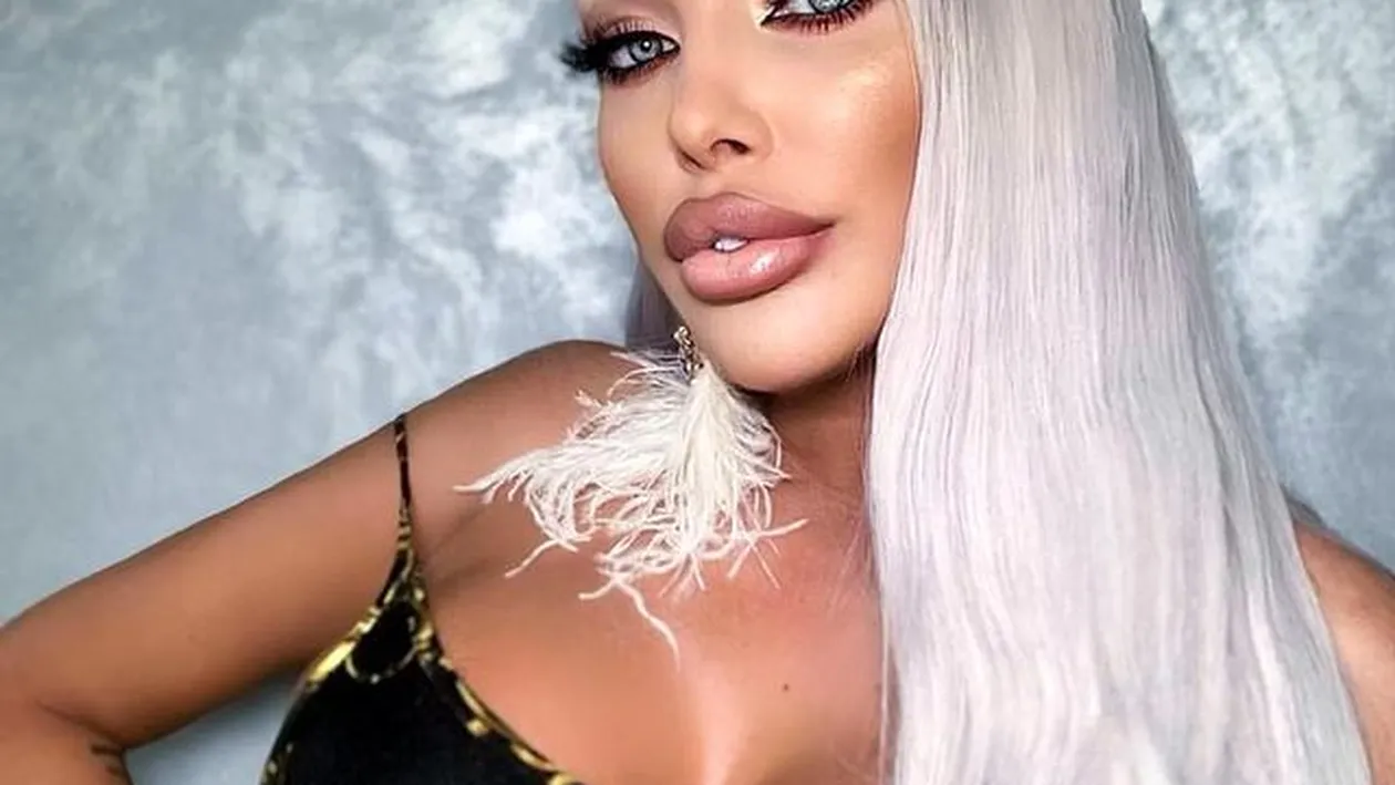 Cum arată bradul de Crăciun al Loredanei Chivu! Seamănă cu.. ea!