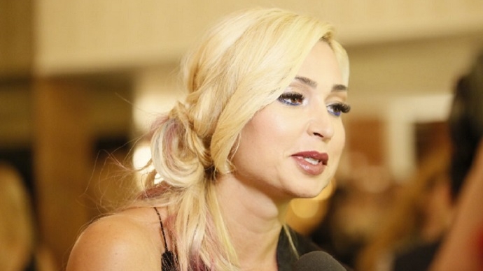 Raluca Zenga s-a facut de ras la un eveniment monden. Tinuta a lasat la vedere un detaliu rusinos