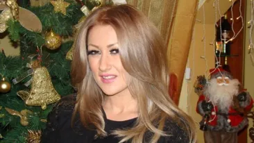 Raluca de la Bambi o ia pe urmele Sylviei! Si-a supt burta pentru o poză reusită, dar kilogramele in plus nu s-au făcut invizibile