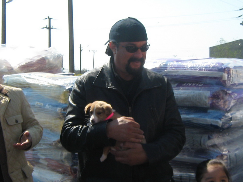Steven Seagal este un mare iubitor de animale