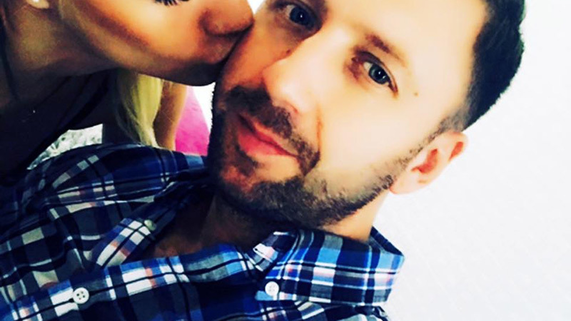 Cine este iubitul interlop al handbalistei-fotomodel. Bomba-sexy de la naţională s-a combinat cu ”tovarăşul” temutului Lăbuş! A fost arestat pentru…
