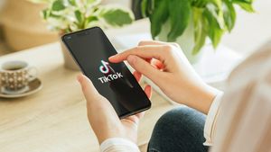 Ce înseamnă cele mai populare prescurtări și expresii de pe TikTok? De la „POV”„TFW” sau „W”, noi îți explicăm tot!