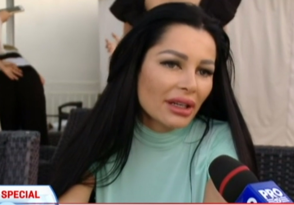 Ieri, Brigitte Sfăt a anunţat pe contul ei de Facebook că divorţează, dar a şters rapid mesajul