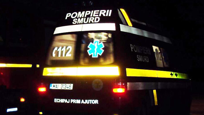 O femeie a murit după ce s-a aruncat de la etajul 13 al unui bloc