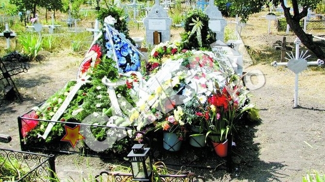 George Guraliuc isi doarme somnul de veci langa Maria si micuta Sabina. Ingropat la un centimetru de victimele sale