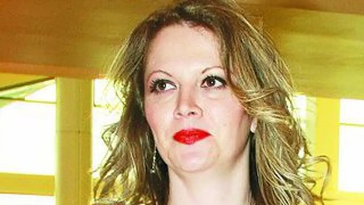 Oana Lis, la un pas sa fie mutilata de un parcagiu! Pentru ca nu i-a dat bani, omul a aruncat cu cafea fierbinte pe blonda