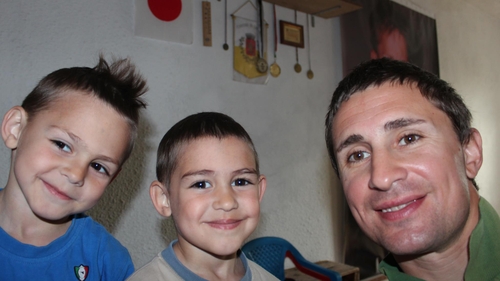 Nenorociri peste nenorociri in familia “micului Hercule”! Ce se intampla in aceste momente cu tatal pustiului culturist!