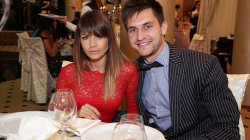 E prea sexy pentru o femeie gravida! Iubita lui Tatarusanu a stat in pozitii incitante in noaptea de Revelion