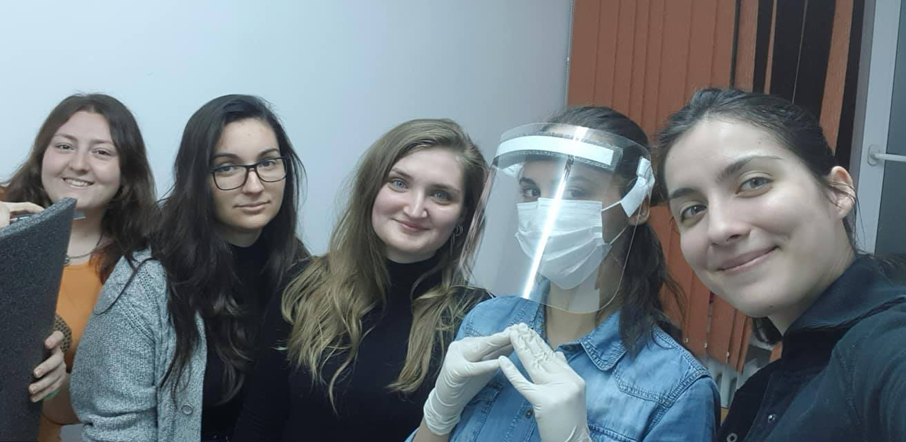 Voluntarii sar în ajutorul medicilor