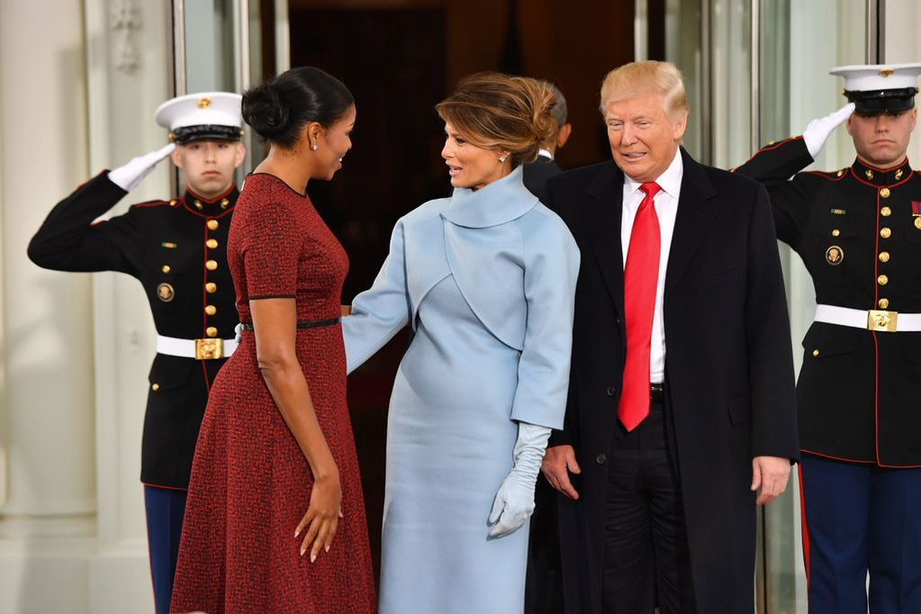 S-a aflat! Ce cadou i-a făcut Melania Trump lui Michelle Obama în ziua în care a devenit Prima Doamnă a SUA