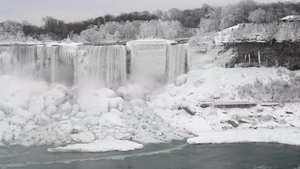 Imagini senzaționale. Cascada Niagara a înghețat din cauza vortexului polar | VIDEO